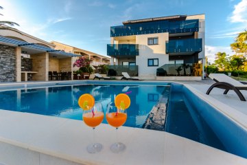 Luxusapartments Miracle mit Schwimmbad, Insel Vir, Vir - Insel Vir