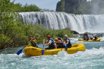 Rafting auf dem Fluss Zrmanja, Kroatien, Norddalmatien