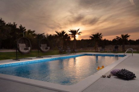 Luxus-Villa Merta mit Swimmingpool